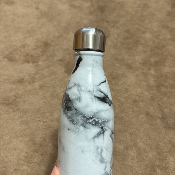 Swell White Marble 25 oz. Water Bottle - Picture 2 of 12